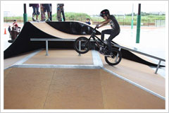 新横浜にある公園のBMXトラックの画像