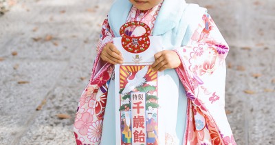 東京で七五三の写真撮影中の子ども