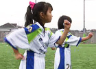 かけっこで速く走れるための方法を実践する子どもの画像