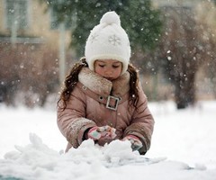 札幌の遊び場で遊ぶ子どものイメージ画像