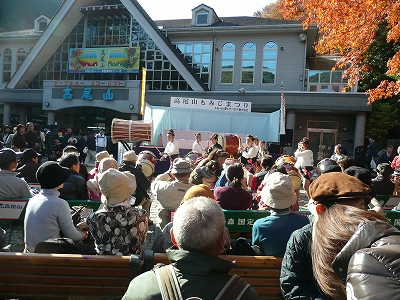 紅葉スポットの関東・東京高尾山のイベントの画像