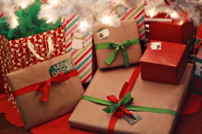 クリスマスに贈るプレゼントのイメージ画像
