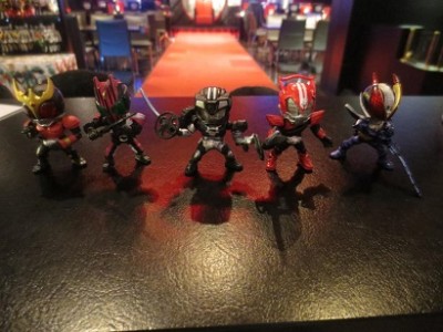 子連れで楽しむ仮面ライダーザダイナーのガチャポン人形の画像