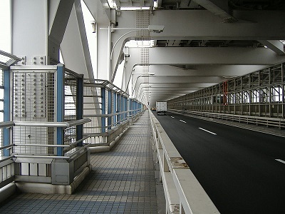 レインボーブリッジの歩道の画像