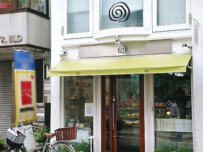 ロールケーキの人気店・自由が丘ロール屋の店先画像