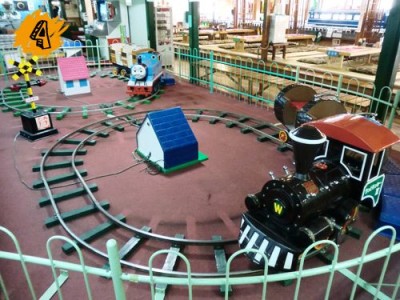那須おすすめSLランド店内電車の画像