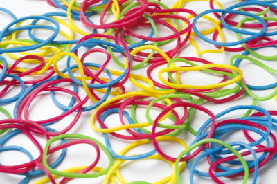 あやとり「伸び縮みゴム」の作り方を学んで子連れでおでかけ