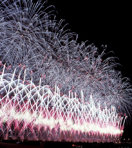 夏は花火を安心して楽しめる祭りのイメージ画像
