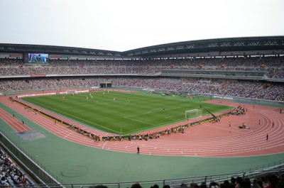 新横浜にある公園の日産スタジアムの外観画像