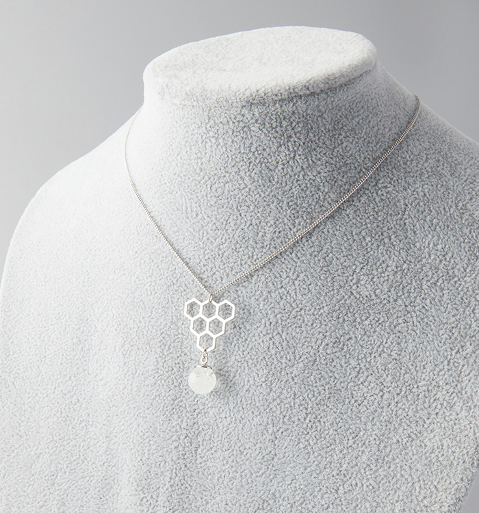 【ガラス玉ペンダント】燐光玉（ハニカム） No.5WI-0031-00_01