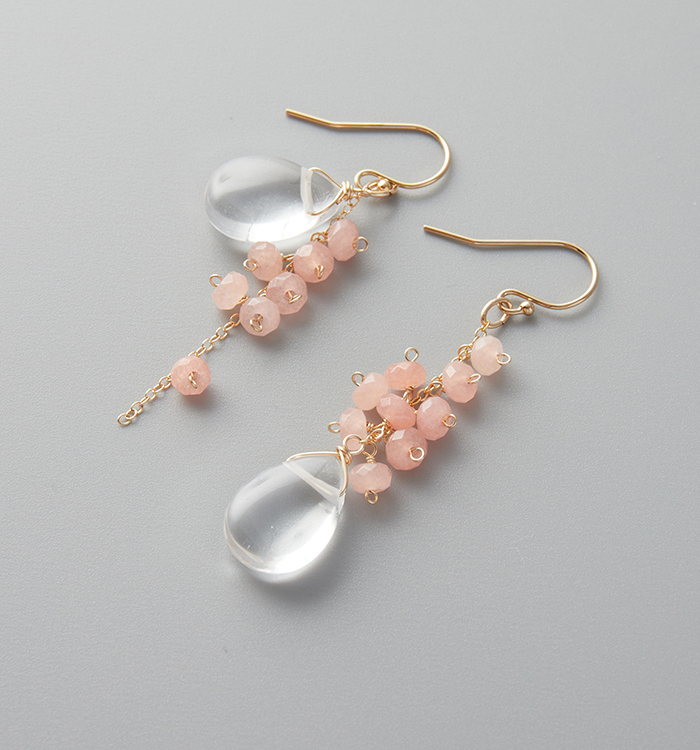 透き通るクリスタルとゆらゆら花が揺れるピアス（アシンメトリー）№5T