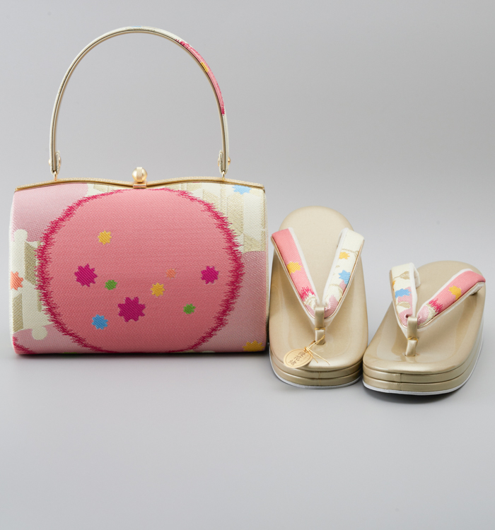 リ*山様 ☆新品未使用☆ 草履 バッグ 振袖用 袴用 藤色 金 ピンク 帯地 フ リ*山様 ☆新品未使用☆ 草履 バッグ 振袖用 袴用 藤色 金 ピンク 帯地