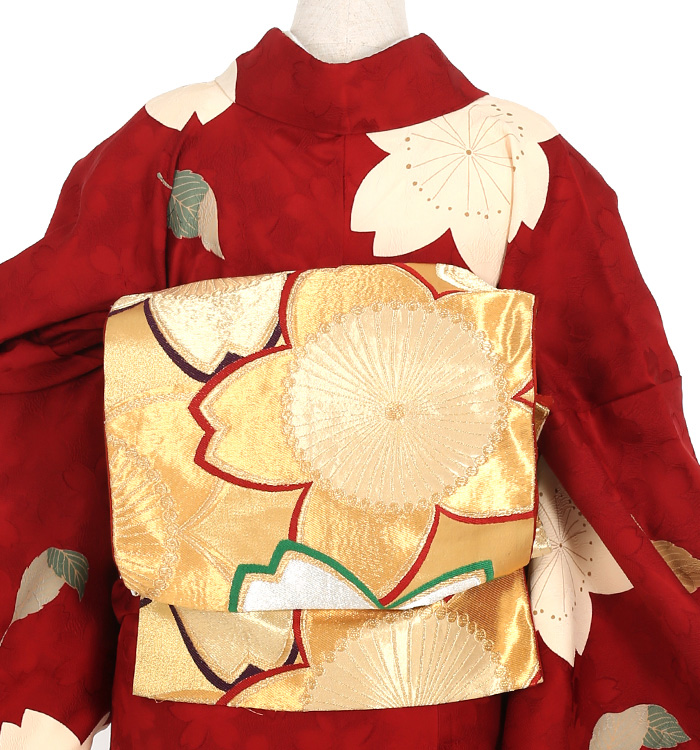 華やかな赤金色の着物 華やかな赤金色の着物 華やかな赤金色の着物