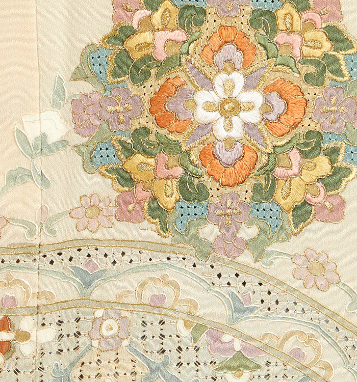 227R 訪問着　総刺繍　スワトウ刺繍　草花　椿　梅　桐　巣H 汕頭刺繍 蘇州刺繍 総刺繍 金糸 訪問着 正絹 花柄 熨斗 山藍摺