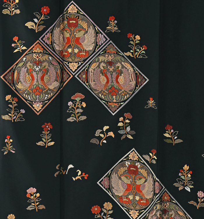 圧巻❣️エレガントで品格溢れる総刺繍(手刺繍)の最高級品黒留袖23点フルセット 総刺繍 黒留袖 No.CA-1332-Mサイズのレンタル｜きもの365