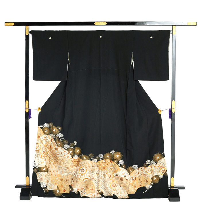 ￼ 一点物　正絹　着物　個性的トップス　ハンドメイド　kimono 黒留袖　刺繍 一点物 正絹 着物 個性的トップス ハンドメイド kimono 黒留袖 刺繍