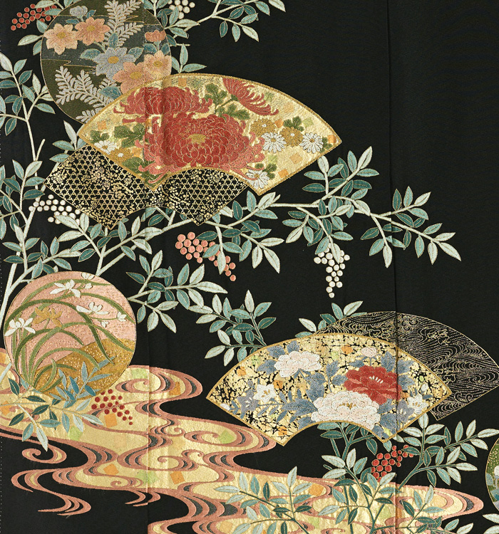 ☆黒留袖☆共八掛☆五つ紋☆丸に篠笹☆汕頭刺繍☆相良刺繍☆蘇州刺繍☆美品☆正絹☆ ☆黒留袖☆共八掛☆五つ紋☆丸に篠笹☆汕頭刺繍☆相良刺繍☆蘇州