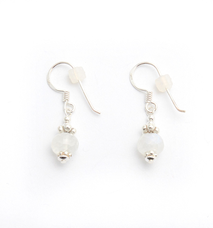 レインボームーンストーンのエスニックピアス No.5XE-0024-00の通販