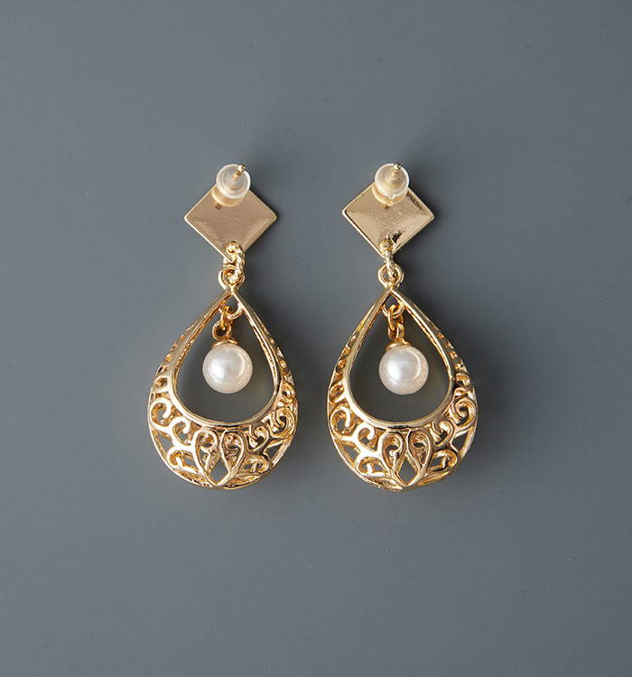 【ラスト1点】フラワー型ゴールドメッキピアス No.7☆アレルギー対応☆ 18K ゴールドメッキ 真鍮菱形スタッドピアス高