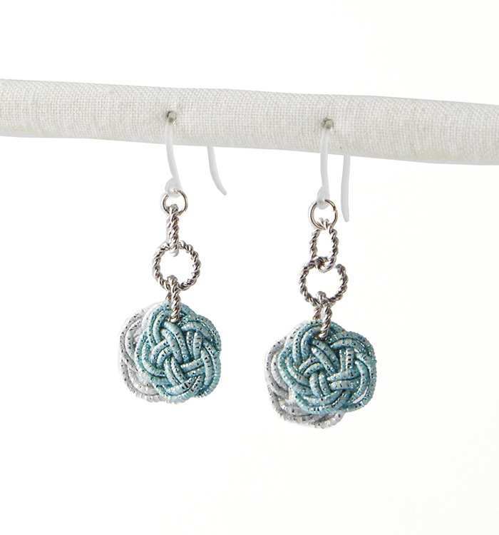 水引 〈梅結び〉樹脂ピアス 水色×シルバー No.5XJ-0090-00の通販