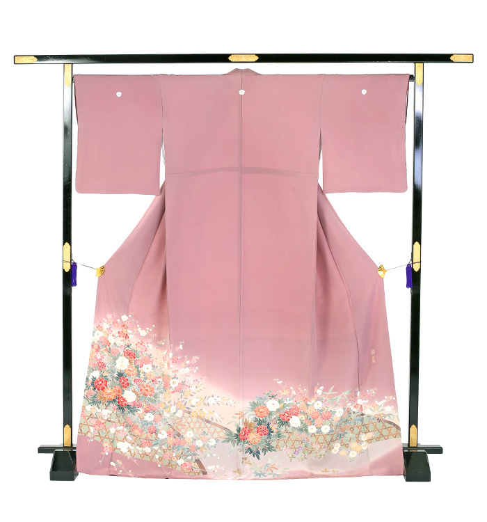 正絹色留袖　友禅ピンク系 作家落款フルセット　トール裄長聚楽六通袋帯　サービス品 手描友禅作家 色留袖 No.DA-0966-Mサイズのレンタル｜きもの365