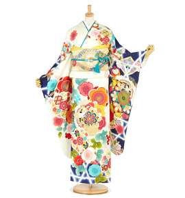 振袖　正絹　単品 美品 豪華 振袖 御所解文様 金駒刺繍 金彩 正絹 ベージュ系