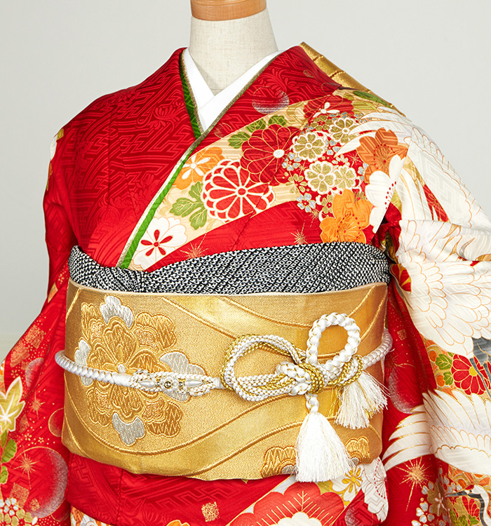 M190　振袖　身丈154cm　無地 モード 白/金/ゴールド 牡丹柄 渋い 人気 大人っぽい 綺麗系振袖