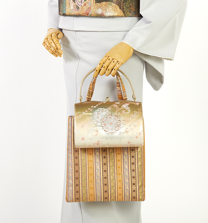 伊と忠 未使用タグ付き金彩クラフト 和装バッグ フォーマルバッグ 高品質 YUMI KATSURA｜コード刺繍ブラックフォーマルバッグ