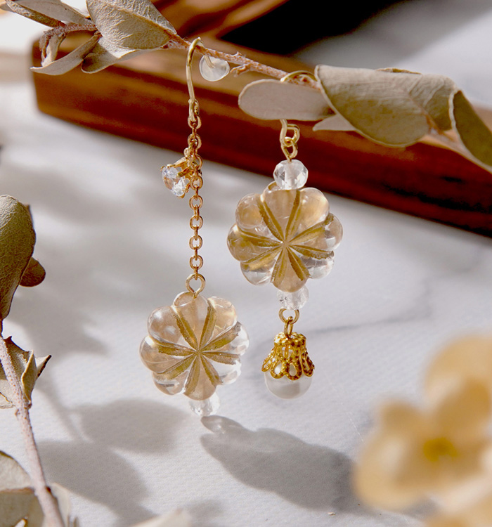 アンティーク風フラワーとジルコニア フックピアス No.5XA-0028-00の