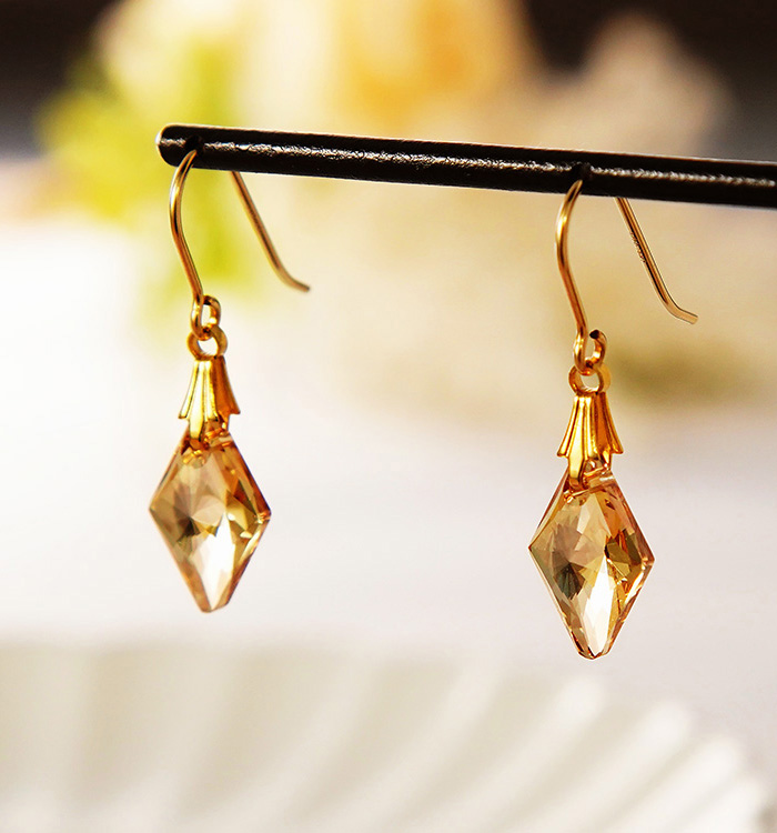 14KGFクリスタルガラスひし形大 ピアス ゴールデンシャドー No.5XJ