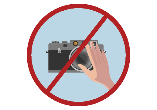 ［に］触ります