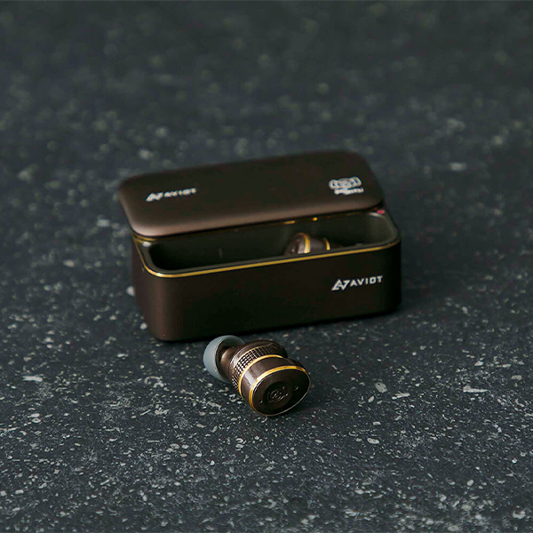 SENNHEISER - (ほぼ新品)aviot TE-BD21j-ltd ピエール中野コラボモデル AVIOT TE-BD21j ピエール中野コラボモデル【TE-BD21j-pnk】 – e