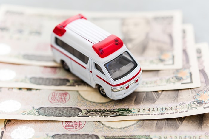 救急車は有料化するべきか