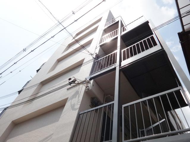 そびえたっています