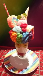 『KAWAII MONSTER CAFE HARAJYUKU』「カラフルポイズンパフェ・エクストリーム!」