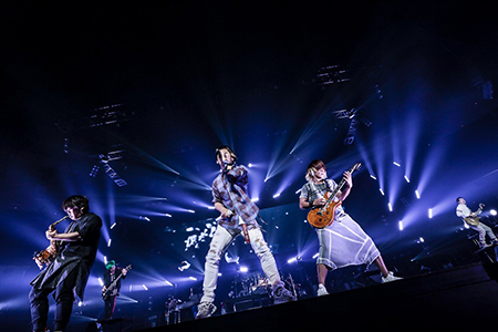 10.5UVERworld01