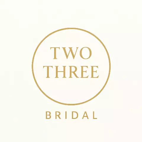 TWOTHREEブライダルのロゴ