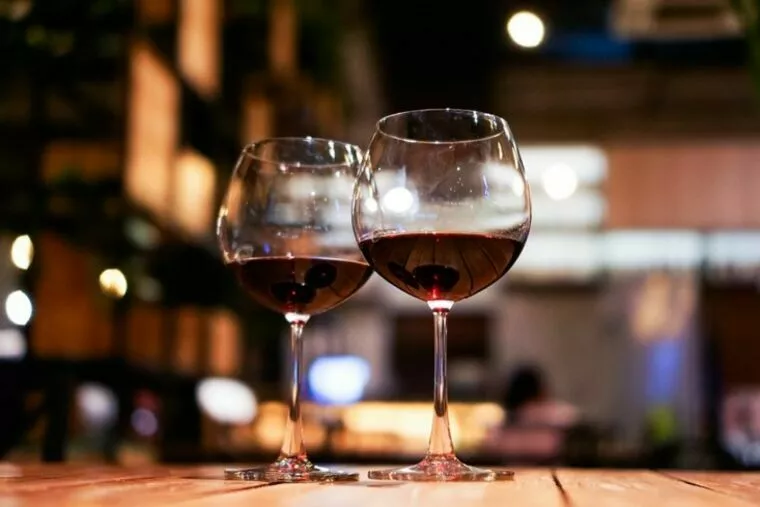 お酒が飲める方が有利？婚活におけるお酒の重要度