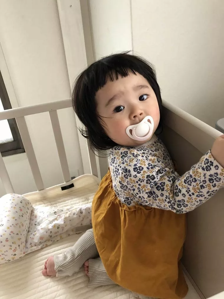 9か月の娘が膝でつかまり立ちできるようになりました