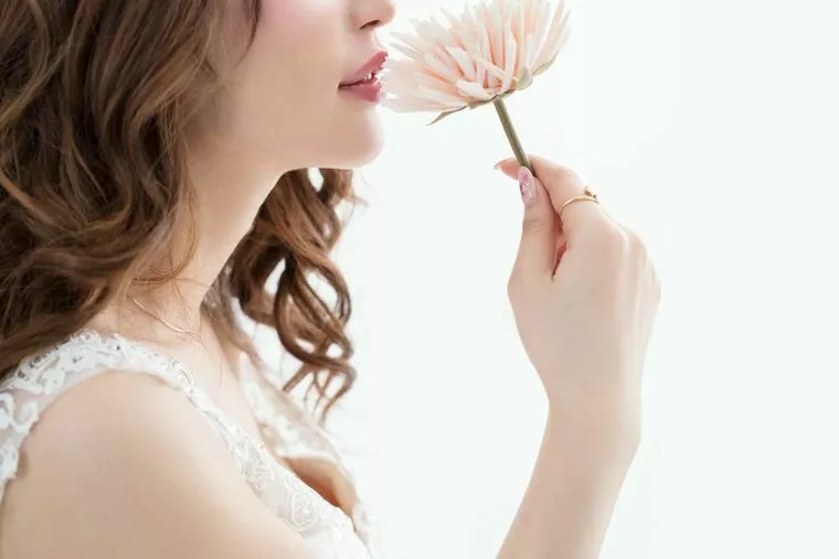 夏の香りが運ぶ縁の予感 ― 心に残る香りで婚活を素敵に