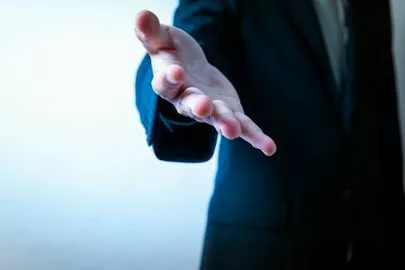 Choice One結婚相談所「仮交際で手を繋ぐのはアリ？距離を縮めるタイミングと注意点」-5