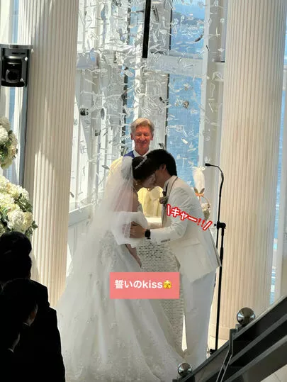 ONE THEORY(ワン セオリー)「天空から天使の羽が舞い降りる🪽 卒業生の結婚式に参列」-3