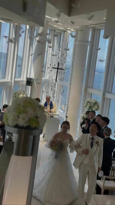 ONE THEORY(ワン セオリー)「天空から天使の羽が舞い降りる🪽 卒業生の結婚式に参列」-4