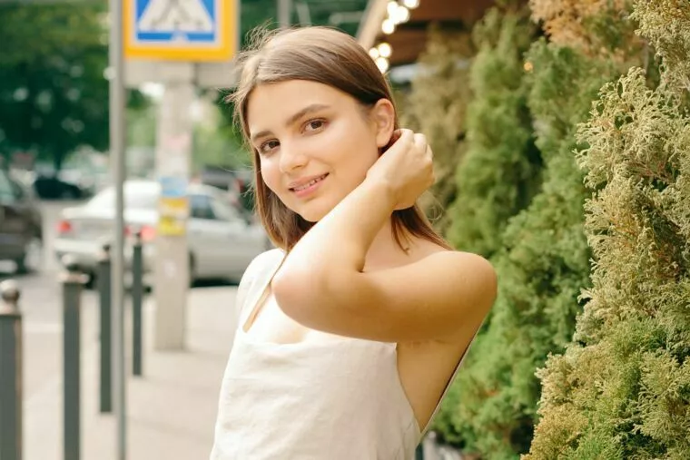 【夏デートの服装どうする？】暑さと女性らしさを両立するツ