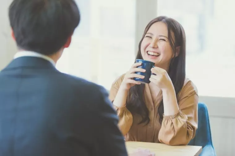 お見合いでは、口元や眉間辺りを見て話すと良いですよ