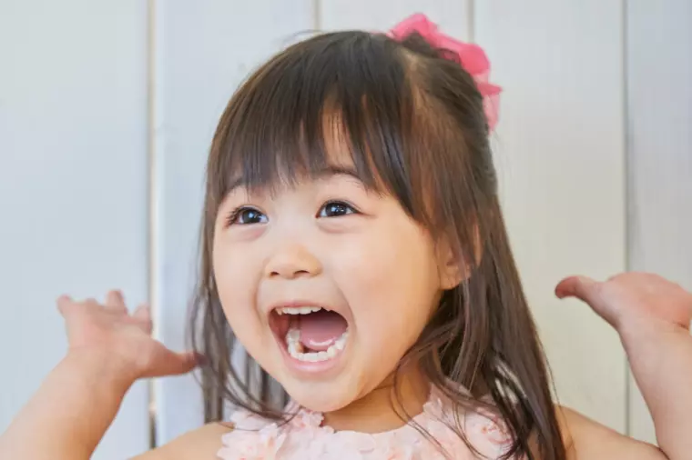 「一人っ子女性 ― 自立心あふれる大人の魅力」