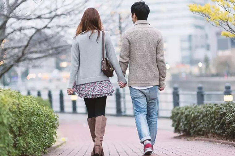 婚活現場でよくある「手を繋がない」」誤解