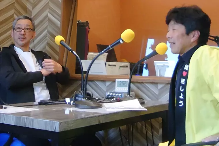 交際中、思い出を共有するデートで二人が一緒に共感する