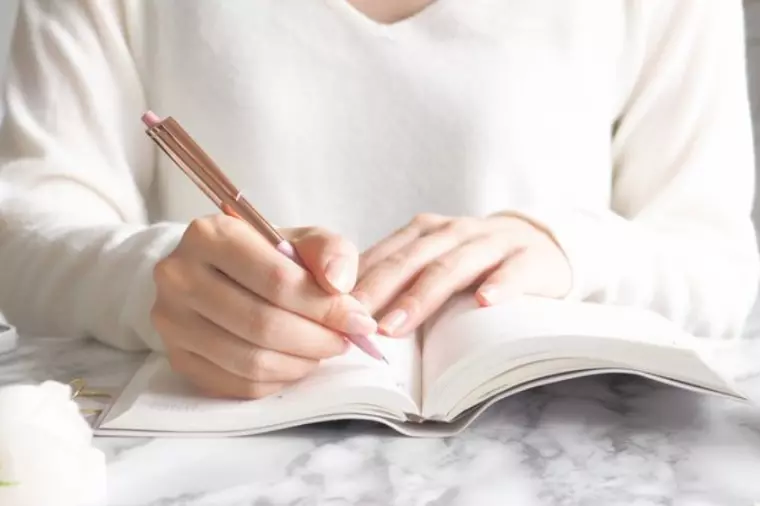 年収いくらなら合格？20代女子が抱くお金の本音