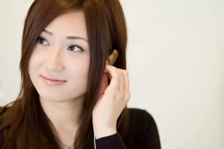 口や鼻などに手をやると・・・